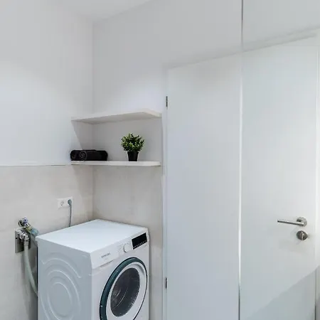 Handmade I Modern I Luxury I Kitchen I Office I Parkplatz Apartment
